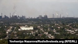 Вигляд на проммайданчик Запоріжжя з центрального проспекту міста