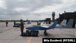 Kineski dronovi na aerodromu Batajnica, Beograd, 4. 7. 2020. (Ilustrativna fotografija).