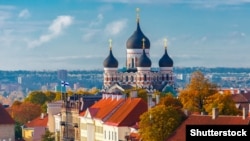 ალექსანდრე ნეველის საკათედრო ტაძარი, ხედი წმინდა ოლაფის ეკლესიის კოშკიდან, ტალინი, ესტონეთი.