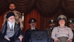 سرلشکر شهبازی (راست) نخستین فرمانده کل ارتش پس از استقرار جمهوری اسلامی در یک پرونده طرف دعوا با سپاه حکمی تعلیقی دریافت کرده است