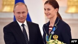 თბილისში ჩამოსული რუსი მოფარიკავე, მაიორი სოფია ველიკაია 2016 წელს ვლადიმირ პუტინმა დააჯილდოვა. 