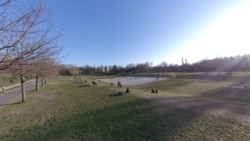 Сейчас там людей поменьше, и нет больших компаний