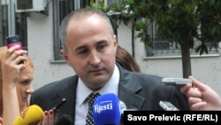 Đorđe Pinjatić ispred suda u Podgorici, 5. jun 2012.