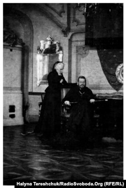 Андрей Шептицький із мамою Софією (архівне фото)