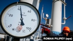 Лічильник тиску в трубах на газокомпресорній станції у селі Мрин в 130 кілометрах від Києва. 15 жовтня 2015 року