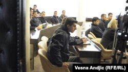 Desničari u sudnici, 17. april 2012.