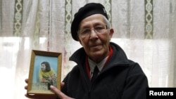 Albanska "virdžina" Diana Rakipi pokazuje fotografiju kad je imala 16 godina