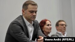 "Hortijev režim zauvek ostati upisan crnim slovima", kaže Borko Stefanović, iz Stranke slobode i pravde, na fotografiji u razgovoru sa novinarima novembra 2018.