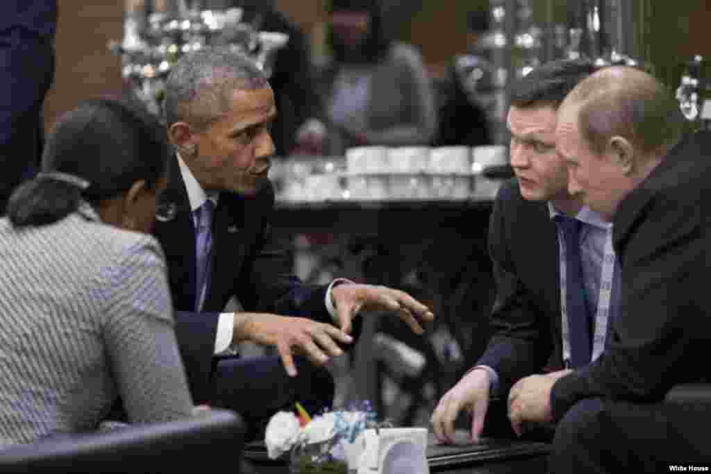 Obama razgovara s Putinom na marginama samita G20 u odmaralištu Regnum Carja u Antaliji, Turska, 15. novembra 2015.
