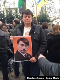 Андрій Сидельников на лондонській акції протесту проти російської агресії в Україні