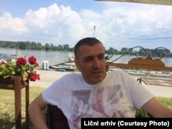 Vušurović naglašava da, poput većine crnogorskih pozorišta, ni CNP nikada zvanično nije odgovorilo na ponudu za gostovanje „Deportacije“