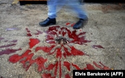 Sarajevske ruže, mjesta označena bojom na kojima su tokom opsade padala granate i ubijale civile; mart 2019.