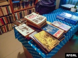 Подопечные интерната много читают. Преимущественно – детективы и эротику