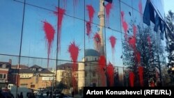 Zgrada Skupštine gađana bojom