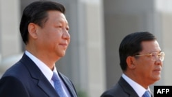 ჩინეთისა და კამბოჯის ლიდერები, სი ძინპინი და ჰუნ სენი. 2009 წელი. პნომპენი, კამბოჯის დედაქალაქი.