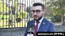 Արեն Մկրտչյանը զրուցում է «Ազատության» հետ, արխիվ