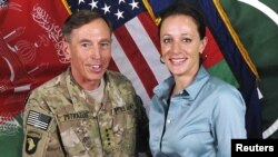 General David Petraeus i Paula Broadwell