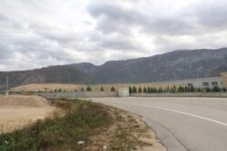 Nevladine organizacije tvrde da se u Uborku odlažu razne vrste opasnog otpada, za koji deponija nije namijenjena