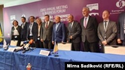 Mirko Šarović (drugi s desna) na Godišnjem sastanku EBRD
