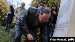 Kosovo se mora izboriti s korupcijom: Eliot Engel