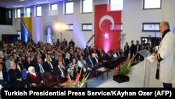 Izetbegović je prisustvovao i dodjeli počasnog doktorata Erdoganu