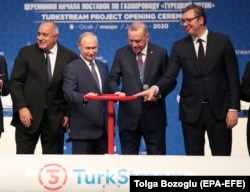 BiH sada u potpunosti ovisi o plinu iz Rusije, koji u zemlju stiže tzv. Turskim tokom (na fotografiji puštanje Turskog toka 2020. godine, s desna na lijevo predsjednik Srbije Aleksandar Vučić, predsjednik Turske Redžep Tajip Erodan, predsjednik Rusije Vladimir Putin i premijer Bugarske Bojko Borisov)