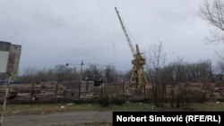 Direktor Javnog preduzeća "Urbanizam" Dušan Miladinović kaže kako ne zna ko će graditi spomenuti stambeno-poslovni kompleks na prostoru brodogradilišta (na fotografiji napušteni prostori starog brodogradilišta)