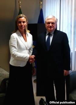 Федеріка Моґеріні та Едвард Налбандян, міністр закордонних справ Вірменії, у липні 2014 року