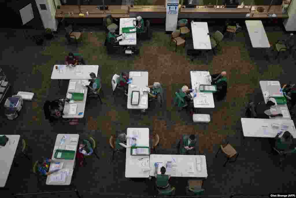 Prebrojavanje i verifikacija glasačkih listića u Denveru, Colorado. 