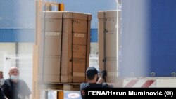 Respiratori iz Kine na sarajevskom aerodromu, 30. april