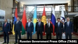 Delegati Evroazijske ekonomske unije poziraju fotografima uoči sednice međuvladinog saveta, Kirgistan, 9. avgust 2019.