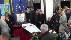 В Херсоне простились с активисткой Гандзюк (видео) В Херсоне простились с активисткой Гандзюк (видео)