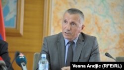 Šaip Kamberi, predstavnik Koalicije Albanaca doline, liste koja je nakon nekoliko ponovljenih glasanja u Velikom Trnovcu, na jugu Srbije, osvojila jedan mandat u republičkom parlamentu.