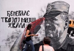 Mural u centru Beograda posvećen bivšem komandantu Vojske Republike Srpske Ratku Mladiću koji je u Hagu osuđen na doživotni zatvor zbog genocida u Srebrenici, zločina protiv čovečnosti i kršenja zakona i običaja ratovanja tokom rata u BiH, jul 2021.