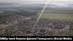 Вид на Часов Яр Донецкой области после российских обстрелов, 2025 год