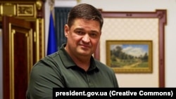 За даними ЗМІ, Янушевич в 2014 році був люстрований і не мав право займати державні посади до 2024 року.