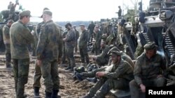 U julu je ministrica odbrane raspustila dio elitnih specijalnih snaga, rekavši da je elitna grupa postala izolirana od ostatka oružanih snaga Bundeswehra i da su u izolaciji neki njeni dijelovi razvili toksičnu kulturu