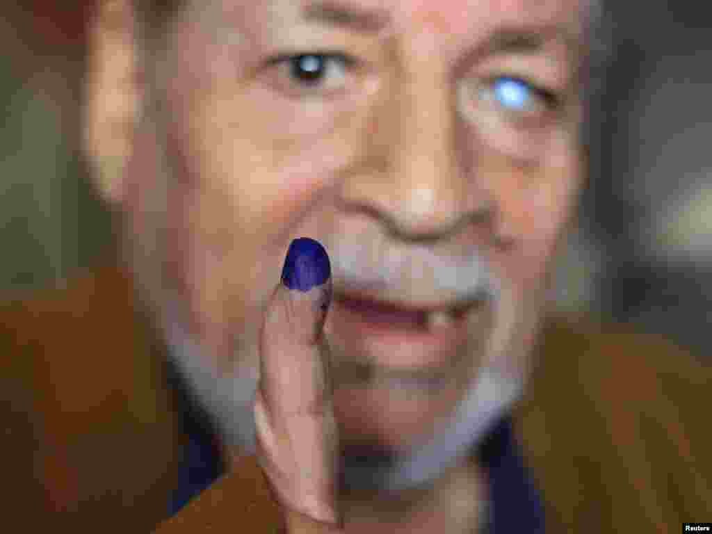 Egipat - Nakon pada Mubarakovog režima održani prvi parlamentarni izbori, Kairo, 28.11.2011. Foto: Reuters / Ahmed Jadallah