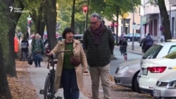 თინათინ გურგენიძე "შინ - უცხოეთში", ნოიკიოლნში გლდანის და ბიენალეს შესახებ თინათინ გურგენიძე "შინ - უცხოეთში", ნოიკიოლნში გლდანის და ბიენალეს შესახებ