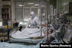 Davaoci mogu da budu zdrave osobe od 18 do 60 godina, teže od 60 kilograma, sa adekvatnom krvnom slikom i dovoljnom količinom antitela na korona virus koje je organizam razvio (fotografija iz jedne od beogradski bolnica)