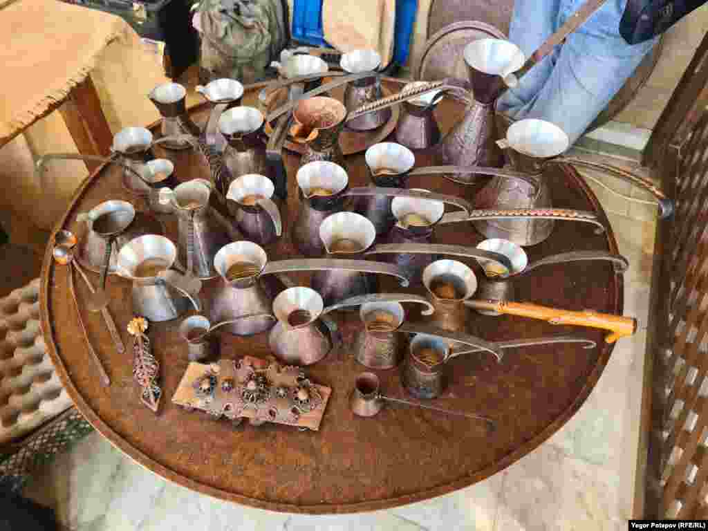 Стенды ремесленников на фестивале демонстрировали красоту и практичность крымскотатарских предметов быта