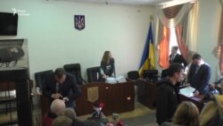 Адвокат екс-бійців «Беркуту» відмовився розмовляти з журналістами (відео) Адвокат екс-бійців «Беркуту» відмовився розмовляти з журналістами (відео)