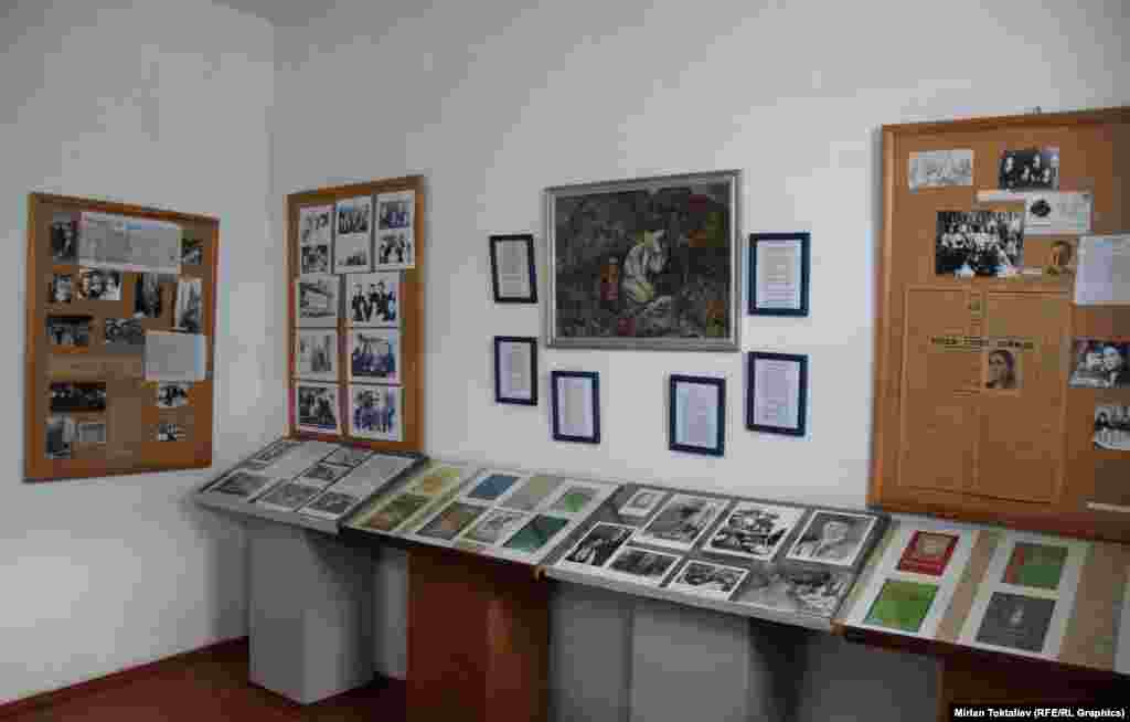 Акындын өмүрү жана чыгармачылыгын изилдеп, илимий иликтөө ишин алгачкылардан болуп баштаган адабиятчы-окмуштуулар: Ш.Үмөталиев «Алыкул Осмонов» (1958-ж.), Р.Кыдырбаева «Алыкул Осмоновдун лирикасы» (1957-ж.), А.Садыков «Алыкул Осмоновдун поэзиясындагы традиция жана новаторлук» (1962-ж.) жана К.Кырбашев «Алыкул Осмоновдун поэзиясынын тили» (1967-ж.). 