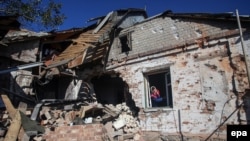 Пошкоджений обстрілом будинок в Пісках під Донецьком, 3 жовтня 2014 року