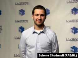 ზუკა შოშიაშვილი, საერთაშორისო ურთიერთობების სპეციალისტი და ახალი პოლიტიკური ორგანიზაციის წევრი