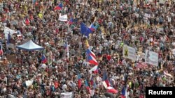 Участь у демонстрації взяли відомі чеські актори, громадські діячі, студентська молодь, родини з дітьми, фермери, підприємці, громадяни усіх вікових категорій як зі столиці, так і з міст і сіл з усієї Чехії