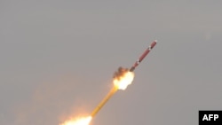 Испытательный запуск ракеты с северокорейской подводной лодки