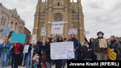 Protest roditelja dece sa autizmom u Novom Sadu, 2. april 2025.