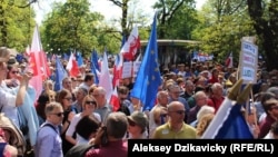 Демонстрация в Варшаве в поддержку Конституции