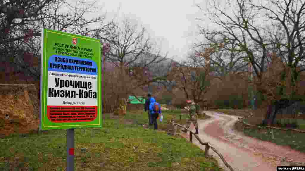 После дождя дороги и тропинки парка превратились в месиво